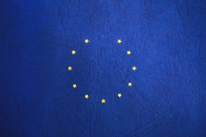 Célébrer la Journée de l’Europe : et si l’ADN européen se vivait aussi dans nos politiques RH ?