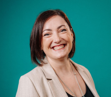 Digitaliser sans déshumaniser : la mission d’Emmanuelle Dubourdieu chez ONE group solutions