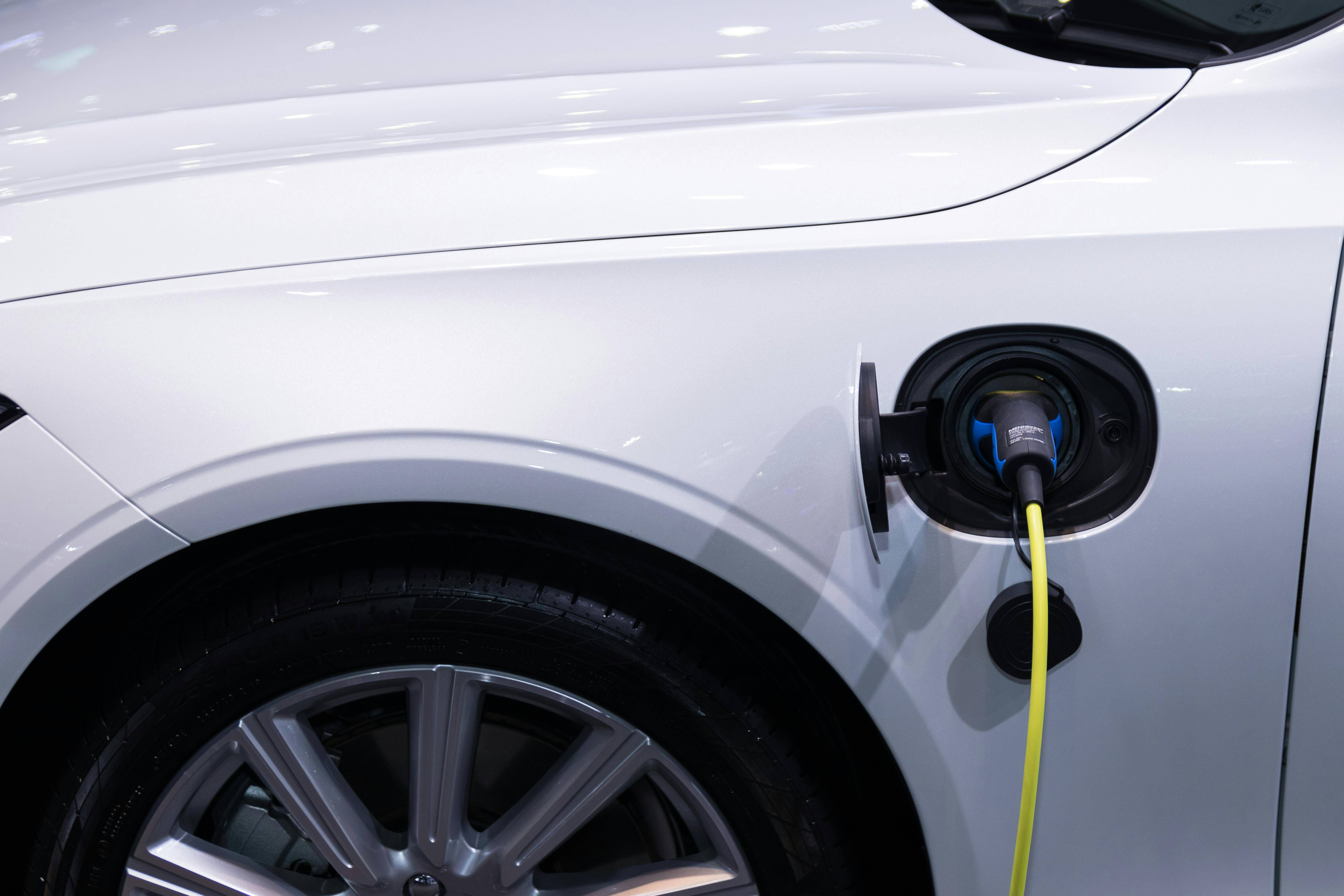 Automobile : comment la montée en puissance des hybrides impacte la fonction RH en Europe
